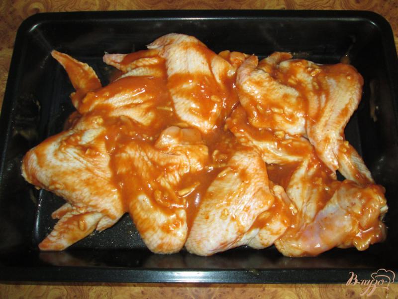 Фото приготовление рецепта: Сочные куриные крылья, запеченные в духовке шаг №5