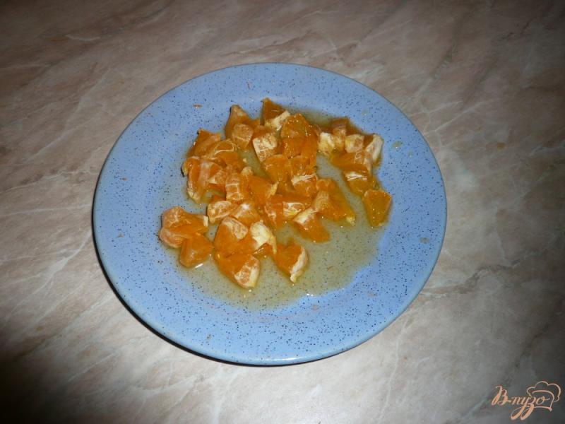 Фото приготовление рецепта: Куриная грудка с морковью и мандарином шаг №6
