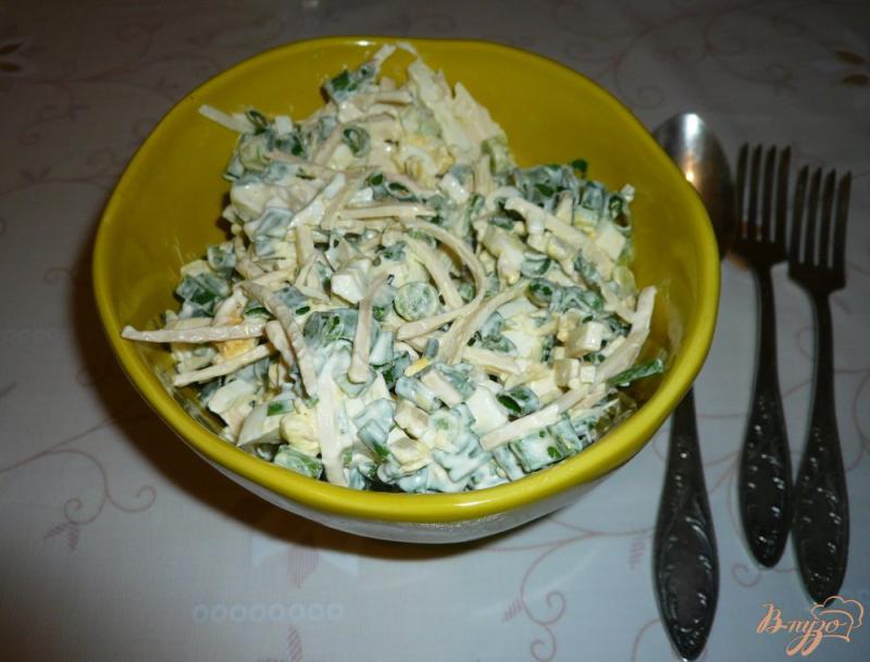 Фото приготовление рецепта: Салат с зелёным луком шаг №5