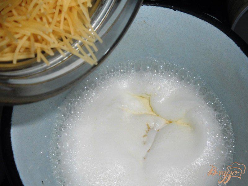 Фото приготовление рецепта: Молочный суп с вермишелью шаг №3