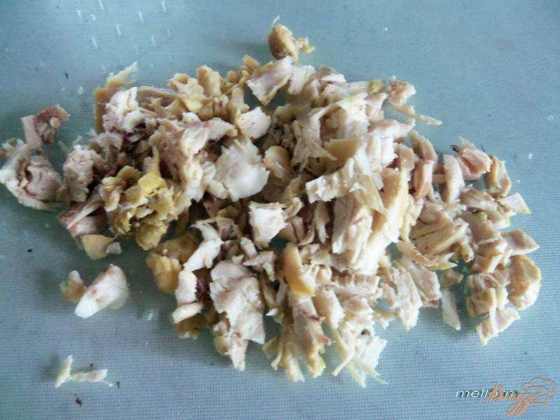Фото приготовление рецепта: Вафли из цельнозерновой муки с сыром и курицей шаг №2