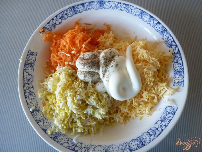 Фото приготовление рецепта: Сырная закуска с морковью и чесноком шаг №3