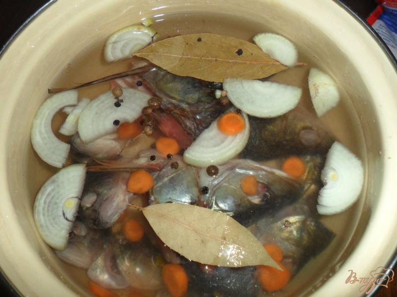 Фото приготовление рецепта: Рыбный холодец шаг №2
