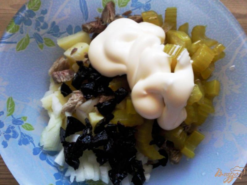 Фото приготовление рецепта: Овощной салат с говядиной и маринованным сельдереем шаг №3