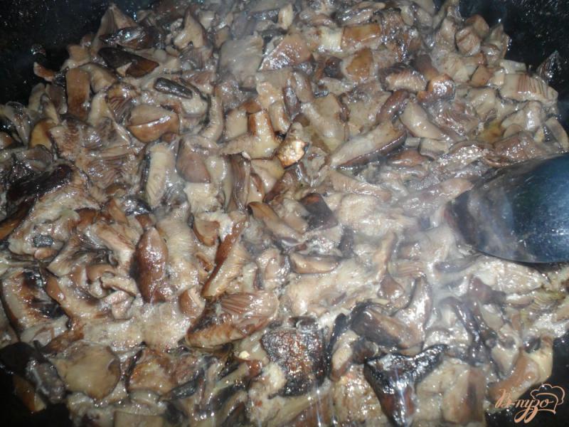 Фото приготовление рецепта: Жареные грибы с луком шаг №2