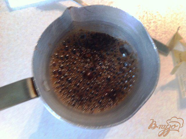 Фото приготовление рецепта: Кофе с корицей шаг №3