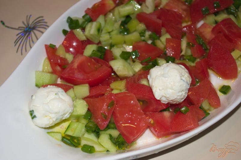 Фото приготовление рецепта: Салат с шариками из феты шаг №6