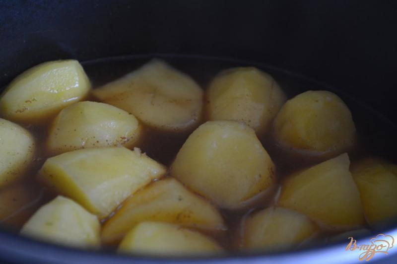 Фото приготовление рецепта: Давленый картофель с козьим сыром шаг №1