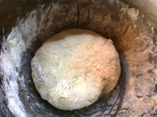 Фото приготовление рецепта: Сырные лепешки с грибами шаг №3
