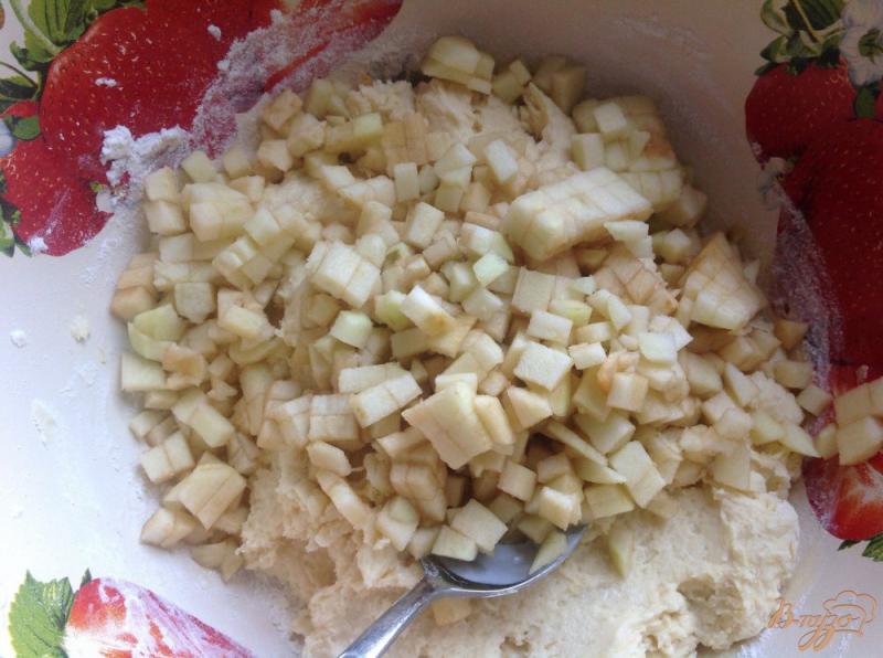 Фото приготовление рецепта: Яблочные печеньки шаг №5