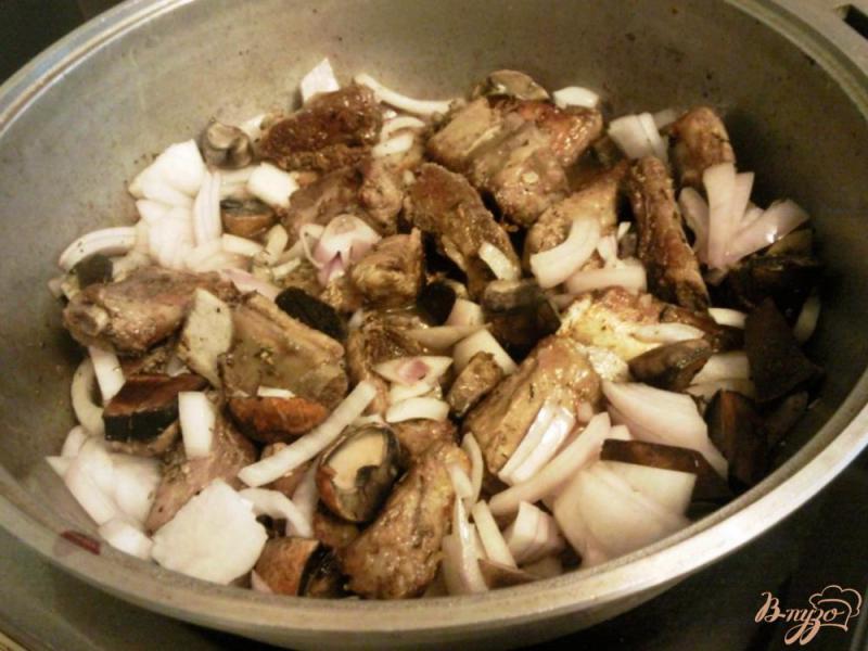 Фото приготовление рецепта: Свиные ребра с грибами и вином шаг №1