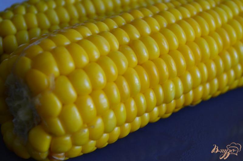 Фото приготовление рецепта: Кукуруза чесночно-сливочная с кинзой шаг №2