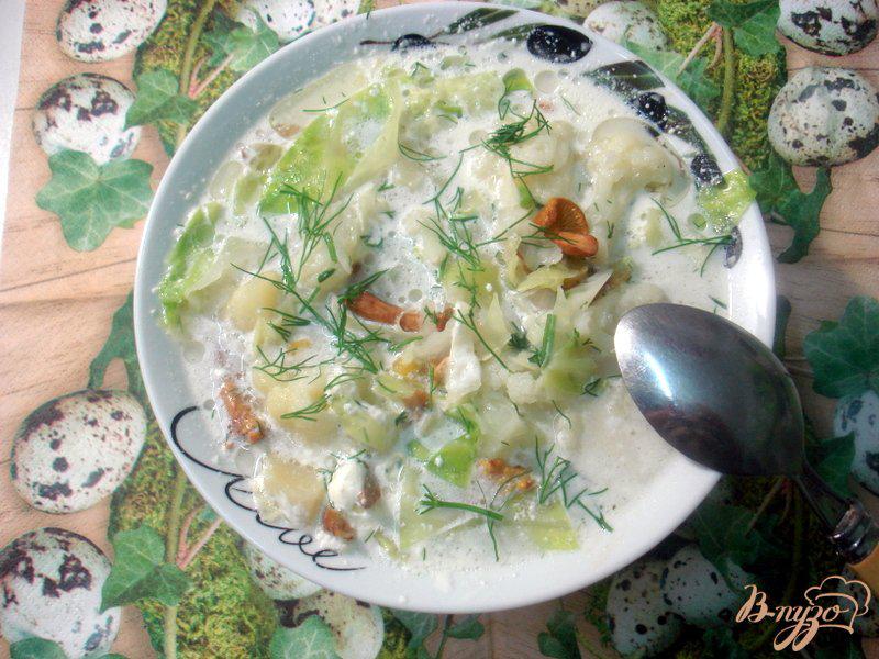 Фото приготовление рецепта: Суп с лисичками и цветной капустой шаг №7