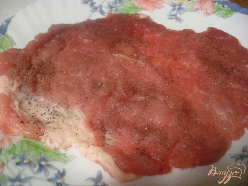Фото приготовление рецепта: Свиные рулетики с сыром и чесноком шаг №2