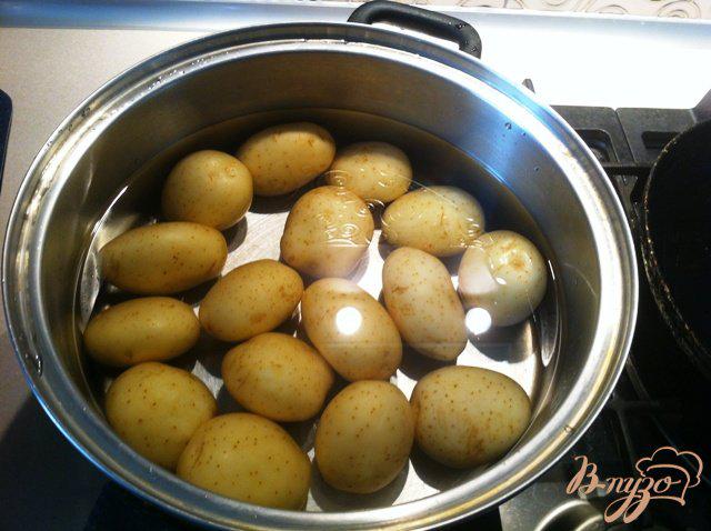 Фото приготовление рецепта: Свиные ребра в кисло-сладком маринаде с картофелем шаг №9