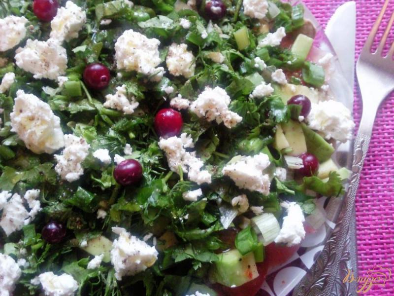 Фото приготовление рецепта: Салат из овощей и авокадо шаг №4