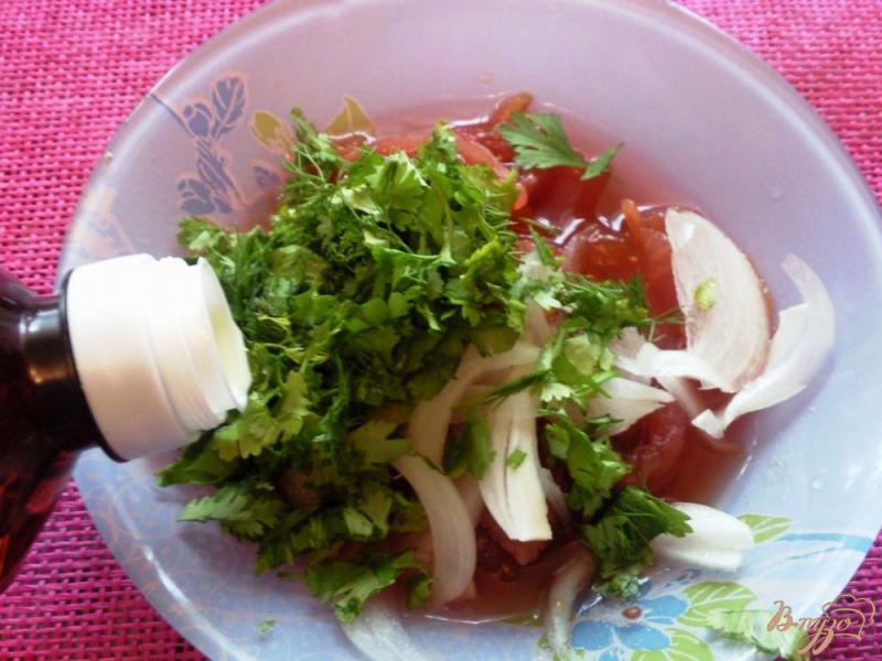 Фото приготовление рецепта: Салат из соленых помидоров шаг №3