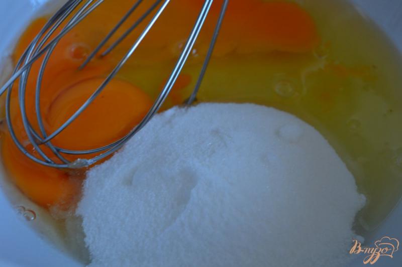 Фото приготовление рецепта: Ежевичный кекс на оливковом масле шаг №1