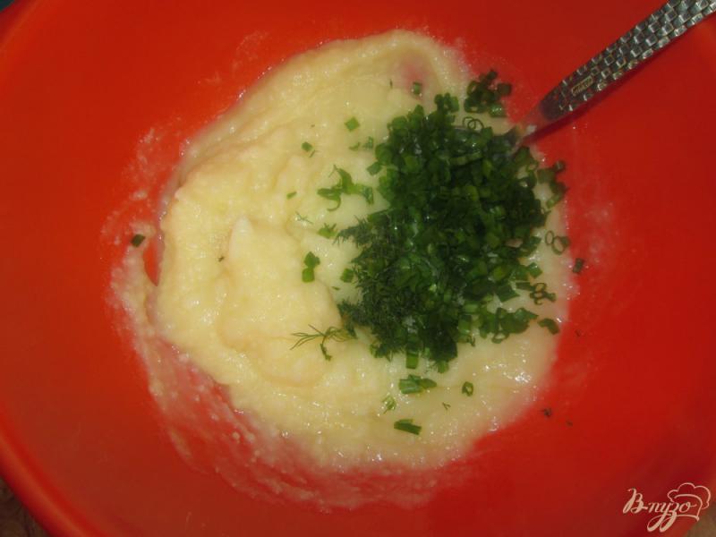 Фото приготовление рецепта: Оладьи из картофельного пюре шаг №3
