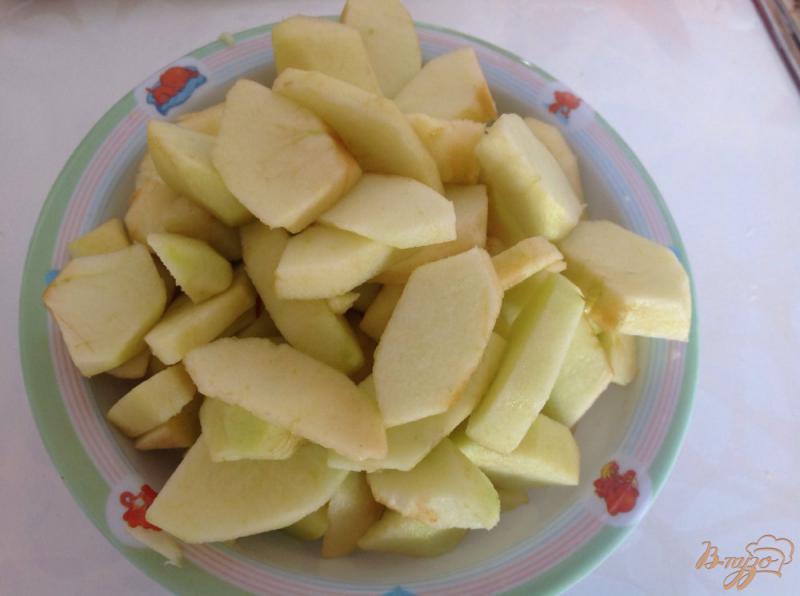Фото приготовление рецепта: Бисквит с яблоками в мультиварке шаг №6