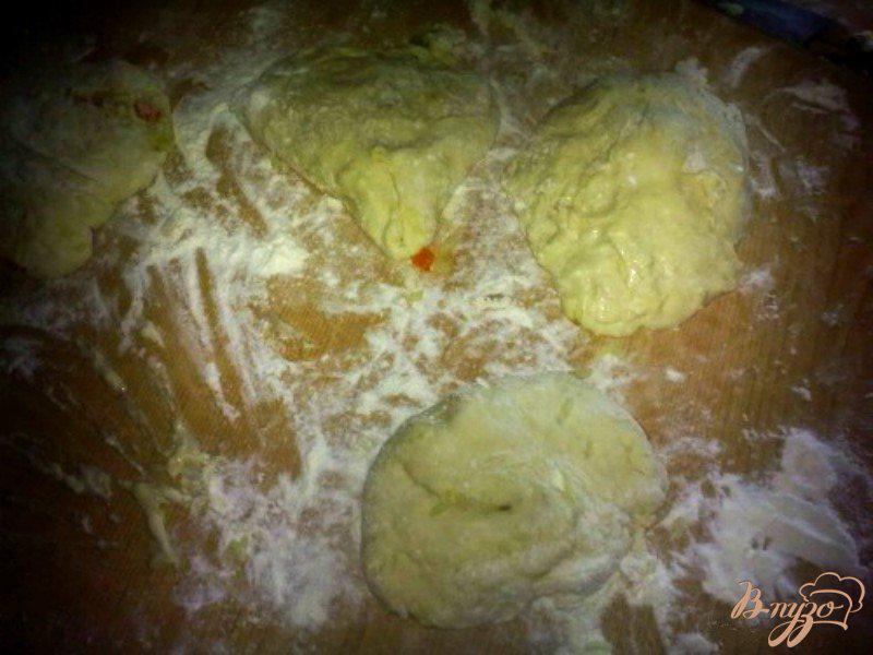 Фото приготовление рецепта: Самосы с курицей и рисом шаг №6