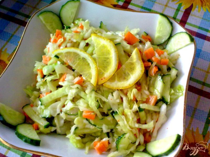 Фото приготовление рецепта: Салат с белокочанной капустой шаг №5