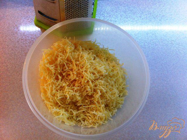 Фото приготовление рецепта: Канапе с сырным салатом и чесноком шаг №1