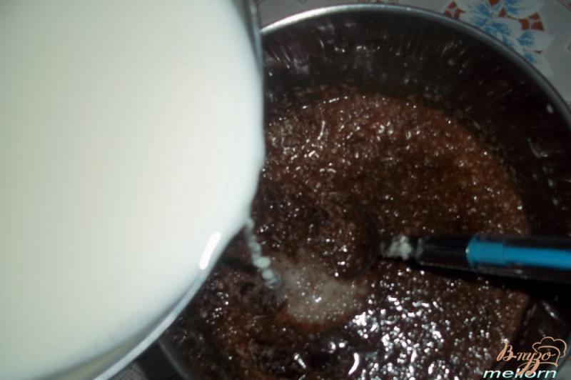 Фото приготовление рецепта: Шоколадное суфле с кокосом шаг №2