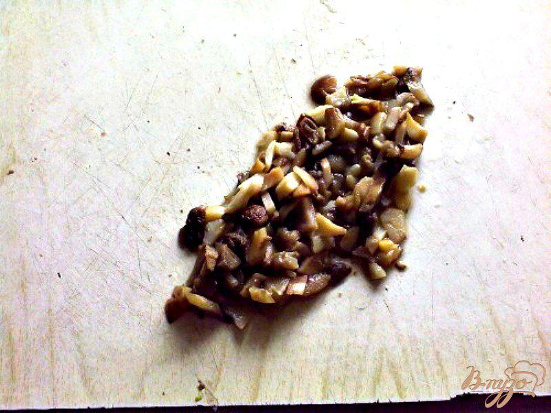 Фото приготовление рецепта: Рисовые котлеты с грибным соусом шаг №3