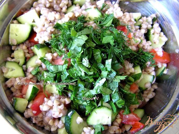 Фото приготовление рецепта: Салат из зеленой гречки с овощами и ореховой заправкой шаг №3