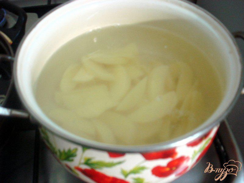 Фото приготовление рецепта: Суп из карасей шаг №2
