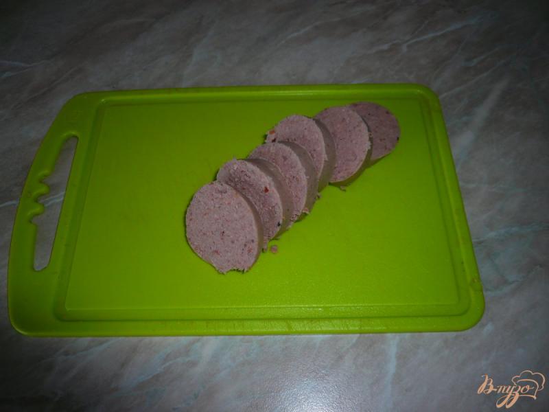 Фото приготовление рецепта: Яичница с ливерной колбасой шаг №1