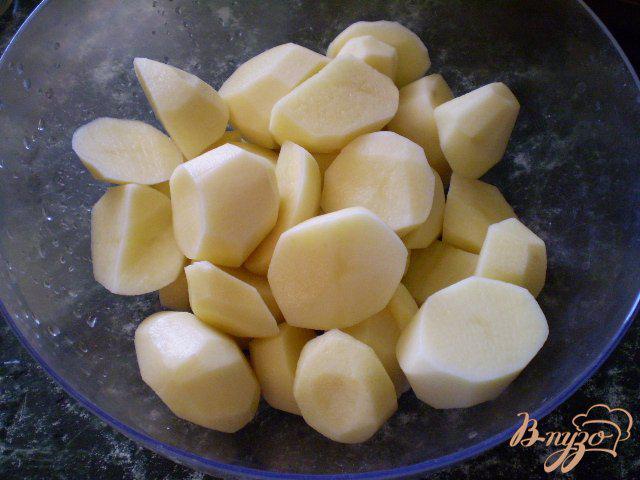 Фото приготовление рецепта: Картофелные оладьи с высивками пшеничными шаг №1