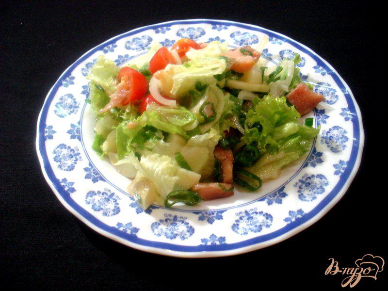 Фото приготовление рецепта: Салат из копчёной горбуши шаг №8