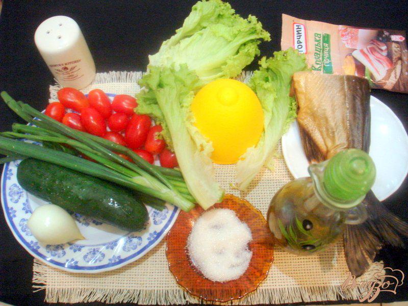 Фото приготовление рецепта: Салат из копчёной горбуши шаг №1