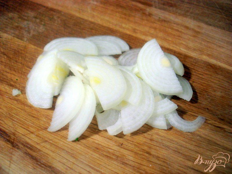 Фото приготовление рецепта: Салат из копчёной горбуши шаг №4