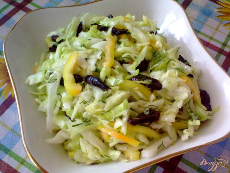 Фото приготовление рецепта: Салат из капусты и чернослива шаг №6