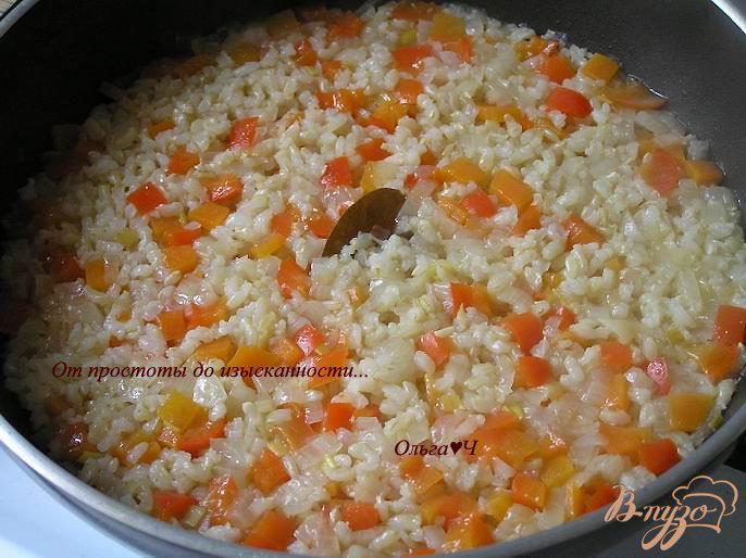 Фото приготовление рецепта: Плов из коричневого риса с овощами шаг №3