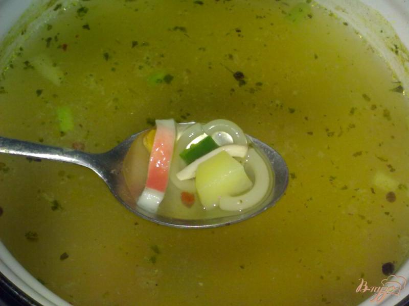 Фото приготовление рецепта: Суп с кальмаром шаг №5