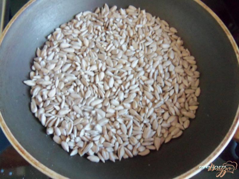 Фото приготовление рецепта: Ржано-пшеничный хлеб с семечками шаг №1