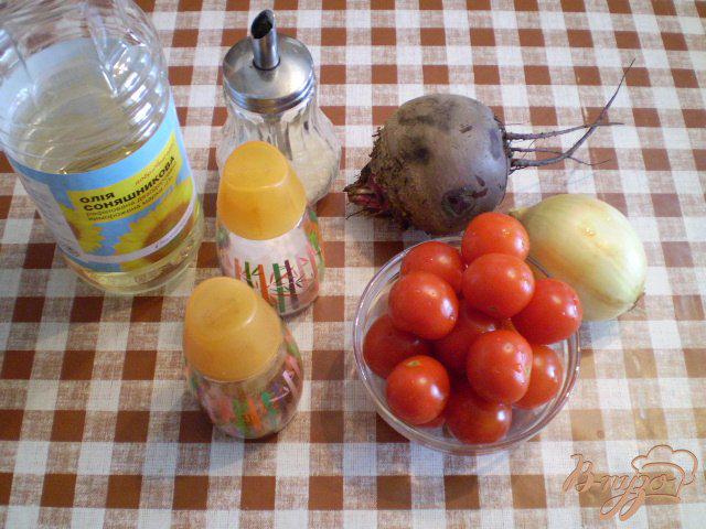 Фото приготовление рецепта: Свекла тушенная с помидорами и луком шаг №1