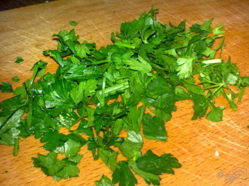 Фото приготовление рецепта: Салат с капустой и курагой шаг №4