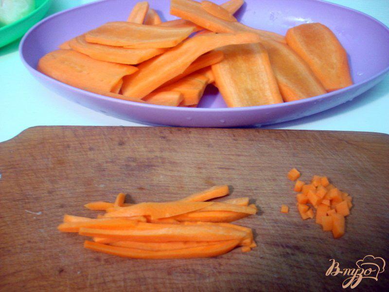 Фото приготовление рецепта: Зелёный горошек с морковью в соусе шаг №1