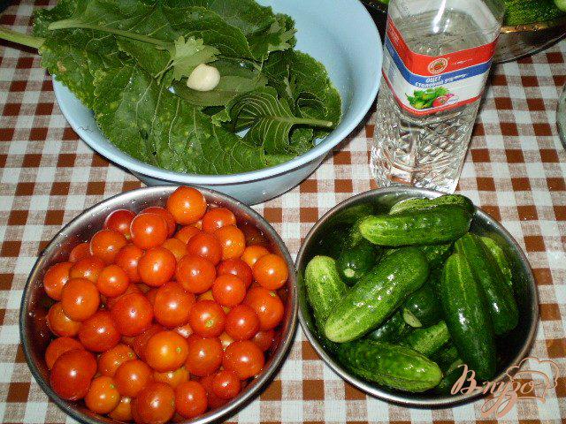 Фото приготовление рецепта: Огурцы и помидоры консервированные шаг №1