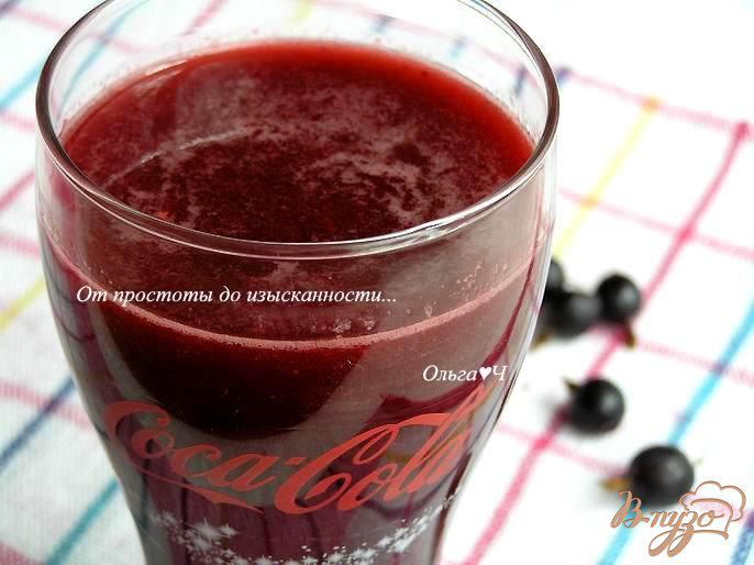 Фото приготовление рецепта: Напиток из кока-колы с ягодами шаг №5