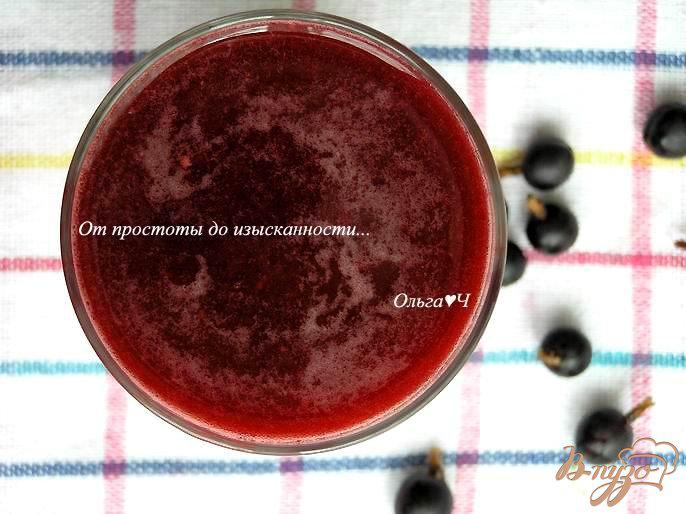 Фото приготовление рецепта: Напиток из кока-колы с ягодами шаг №4