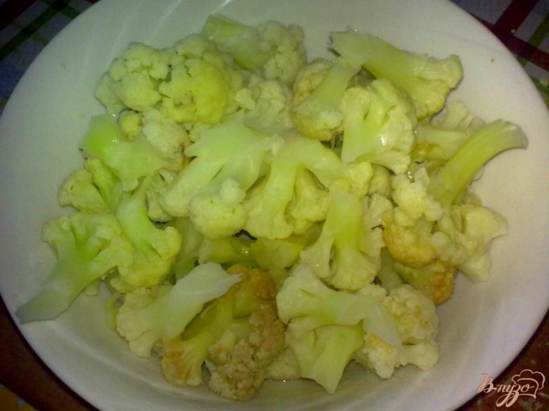 Фото приготовление рецепта: Салат с цветной капустой «Зеленый» шаг №1