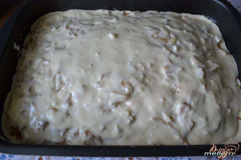 Фото приготовление рецепта: Пирог заливной с капустой шаг №8