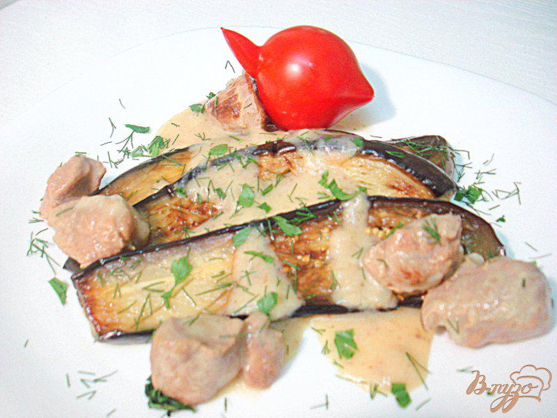 Фото приготовление рецепта: Баклажаны гарнирные с телятиной в соусе шаг №9