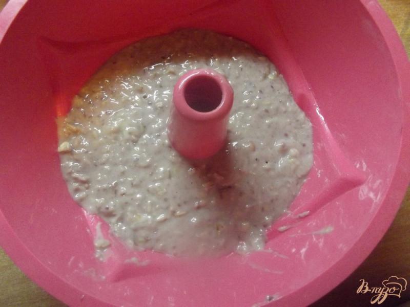 Фото приготовление рецепта: Овсяный кекс с малиновым вареньем шаг №7
